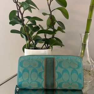 Vintage (circa early 2000s) Coach full zip wallet
